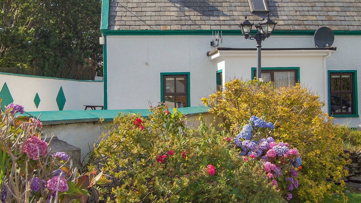 Caherkeen Cottage | NANA'S HOUSE, pet friendly, with open fire in Allihies, County Cork