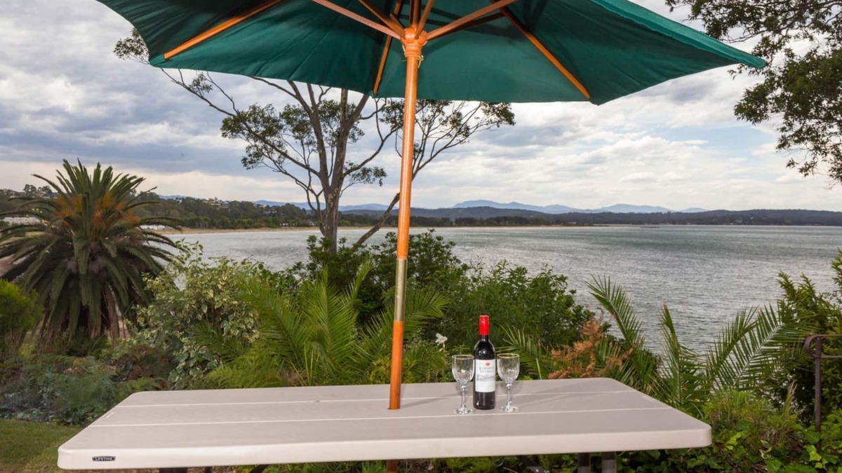 Batehaven House | 'Nandina' Coastal Clifftop Lookout