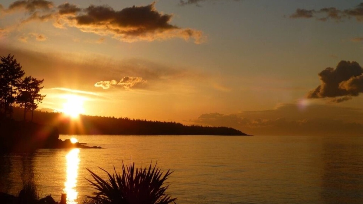 Regional District of Nanaimo House | Nanoose Bay Oceanfront Home With Stunning Views And Walk-On Beach