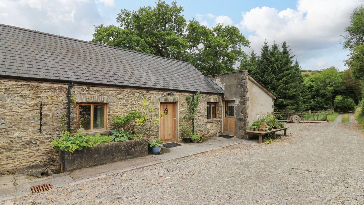 Llanwrda Cottage | NANT GLAS, family friendly, character holiday cottage in Lampeter