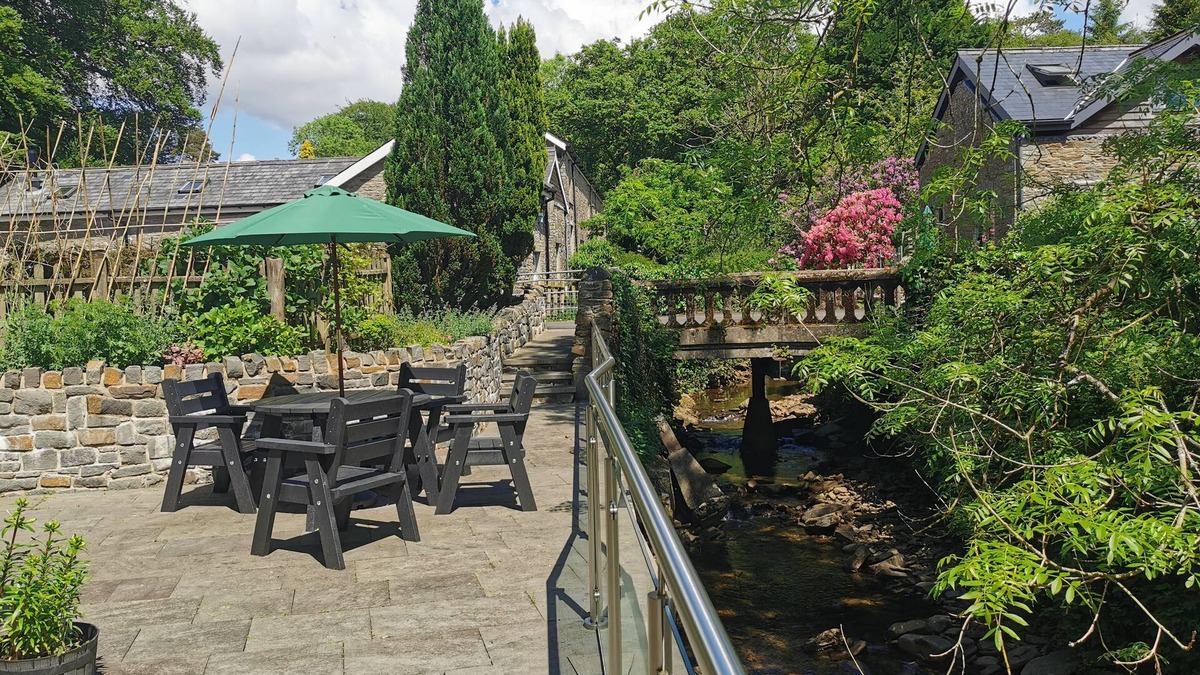 Cilybebyll Cottage | Nant y Plas - sleeps 2 guests in 1 bedroom