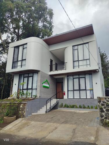 Hargomulyo Villa | Naomi Villa Tawangmangu