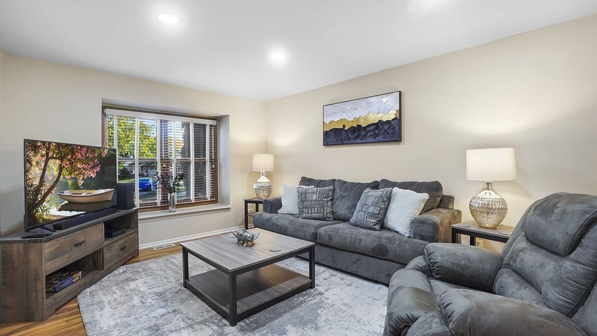 Fox Valley House | Naperville FHS Rental - Woodview Lane