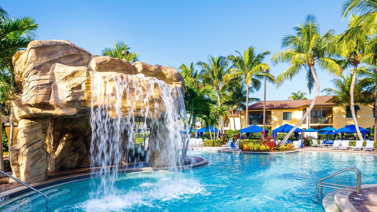 Royal Harbor Hotel | Naples Bay Resort & Marina