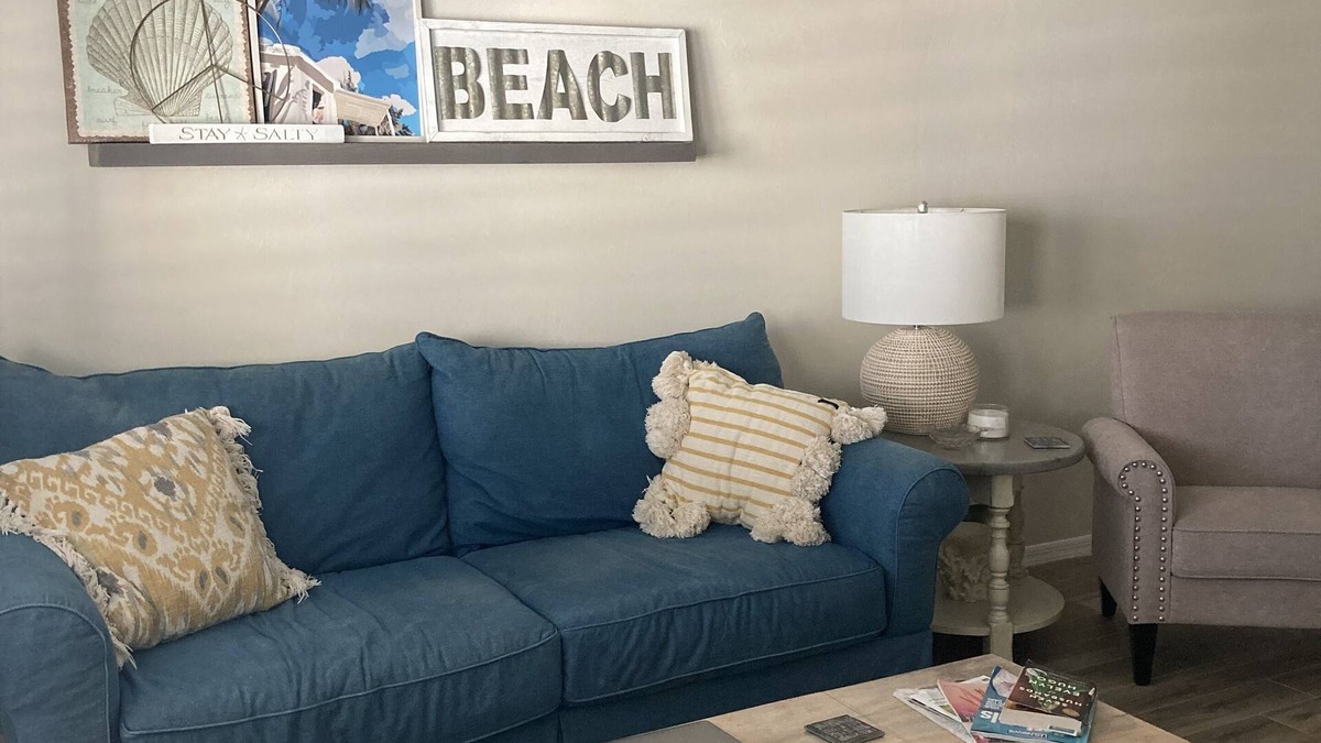 Crown Pointe Condo | Naples condo in quiet neighborhood