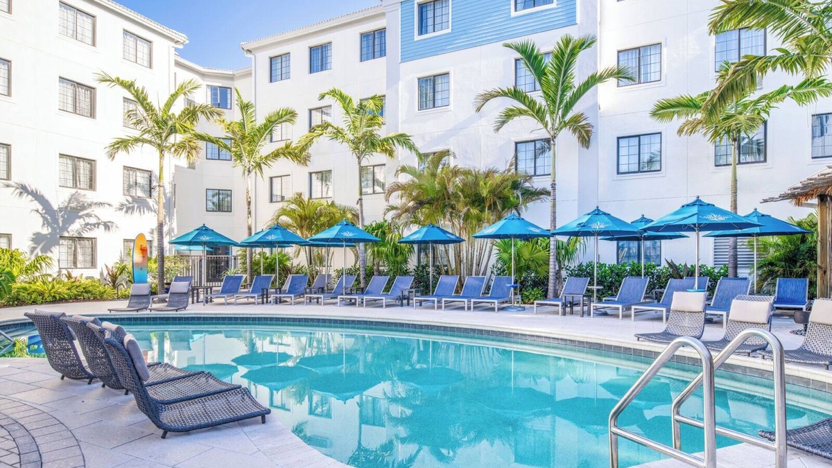 Park Shore Hotel | Naples Getaway Studio Suite Room for Couples with Pool!