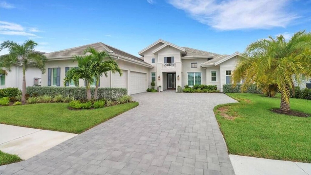 Naples House | Naples Reserve | 2 bedrooms | 2 office spaces with pull-out couches | 3 bathrooms