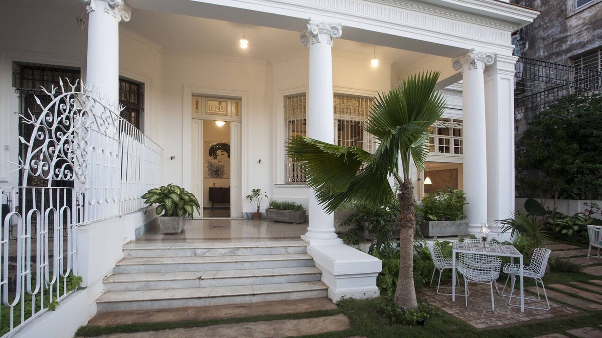 Plaza de la Revolucion Hotel | Napper by Rottenberg
