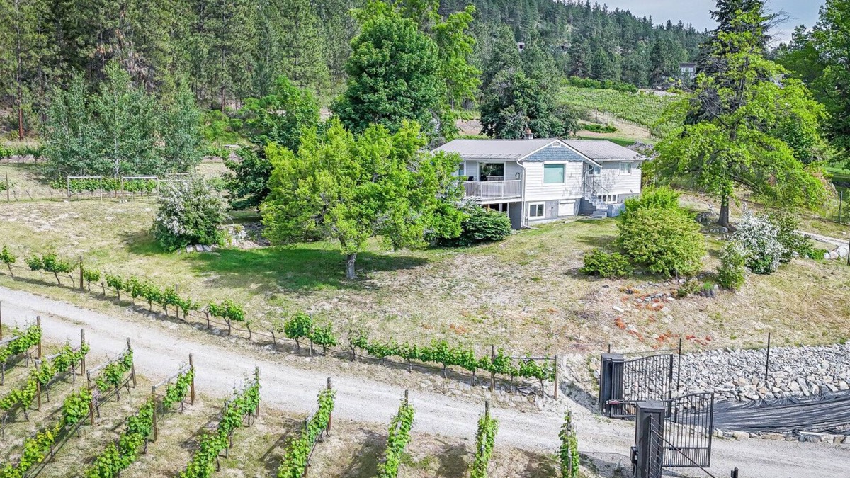Okanagan-Similkameen Cottage | Naramata Countryside Cottage with View