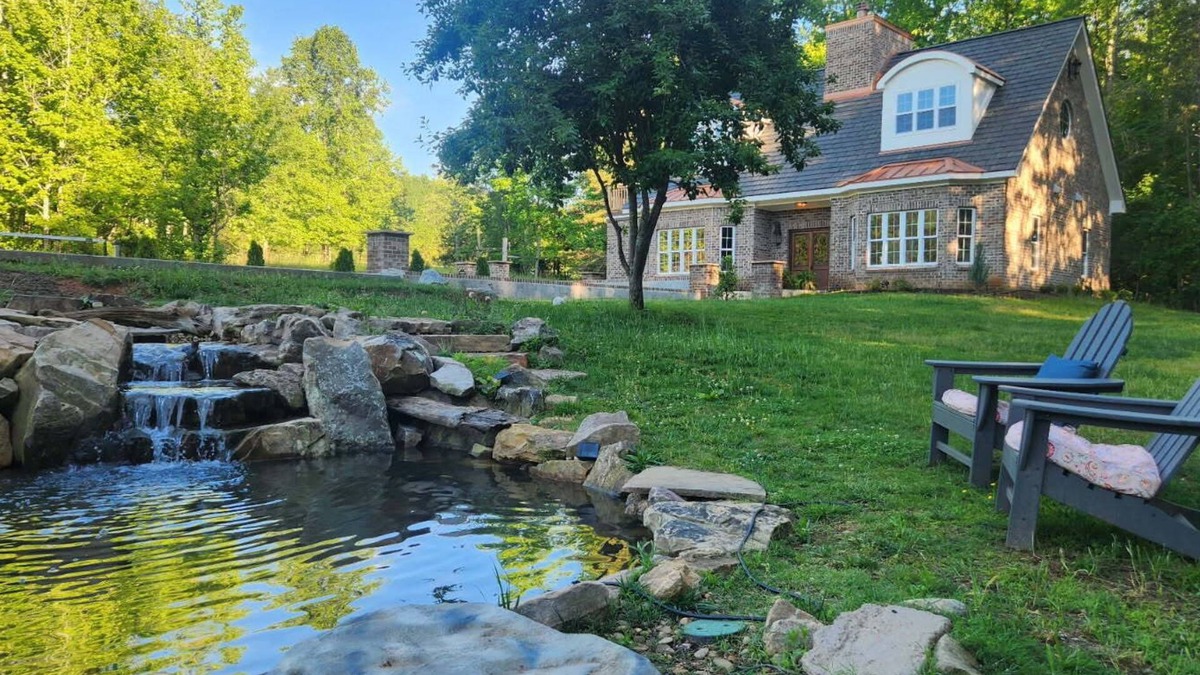 Stokes House | Narnia House - Pickleball Court - CS Lewis Retreat