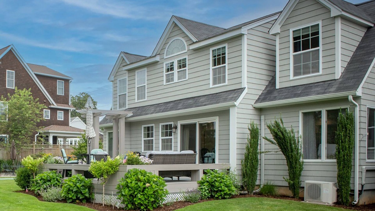 Narragansett Pier House | Narragansett Pier's Hadley Seaside Cottage