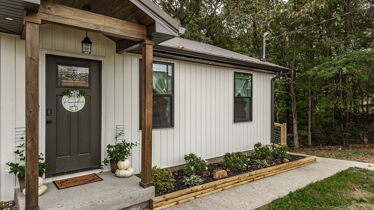 Goodlettsville Cottage | ð€ Nash-Burg Cottage CLOSE to NASHVILLE, Feels and Looks like Gatlinburg- Fire Pit