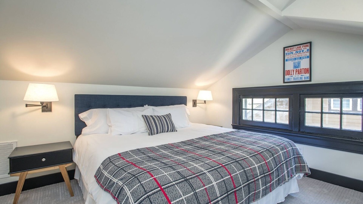 12 South House | Nashville Getaway - Walkable to Local Restaurants in 12 South!