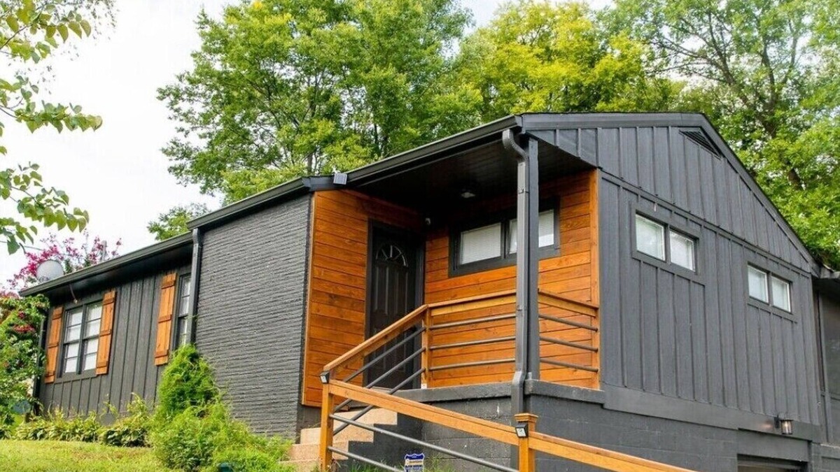 Woodbine House | Nashville palace .The home away from home.