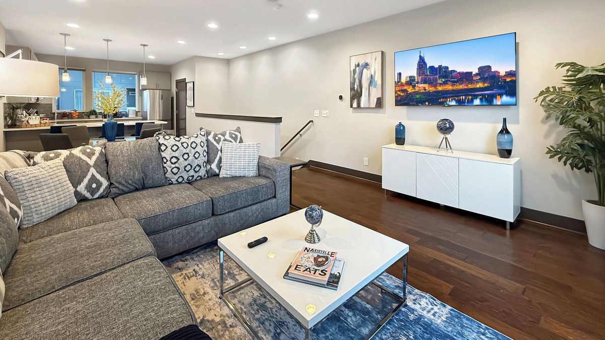 Katie Hill Neighborhood House | Nashville Skyview: Modern Luxury Minutes to Broadway