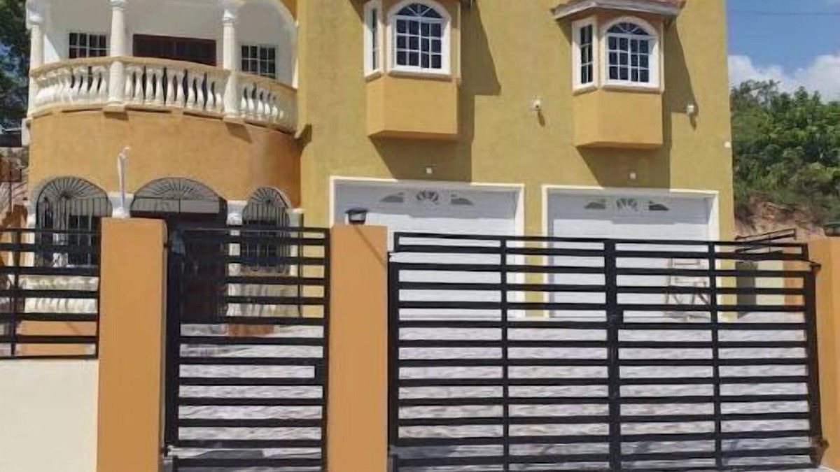 Old Harbour House | Nate Luxury Stay - Cozy family retreat in Old Harbour. Pet-Friendly!