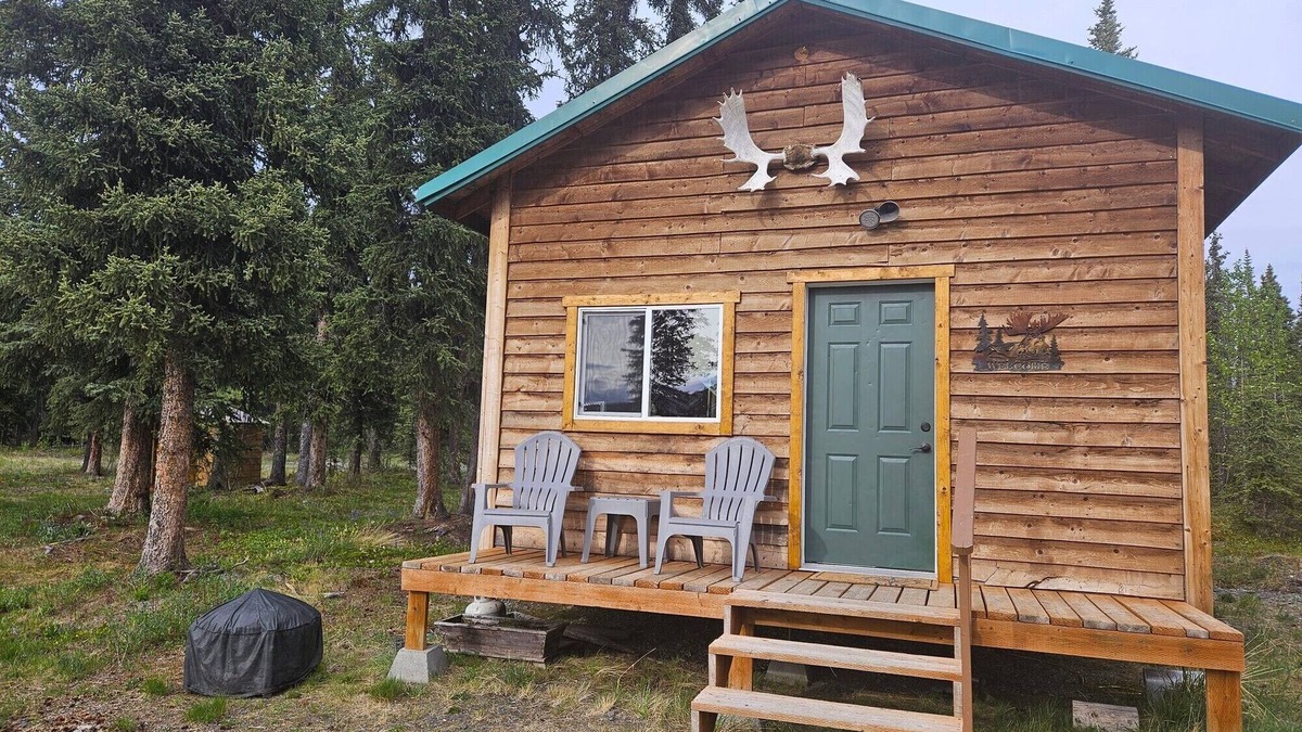 Slana Cabin | National Park Stay: Immerse yourself in Alaska's biggest park with modern comforts and no crowds. Family-friendly, pets OK!