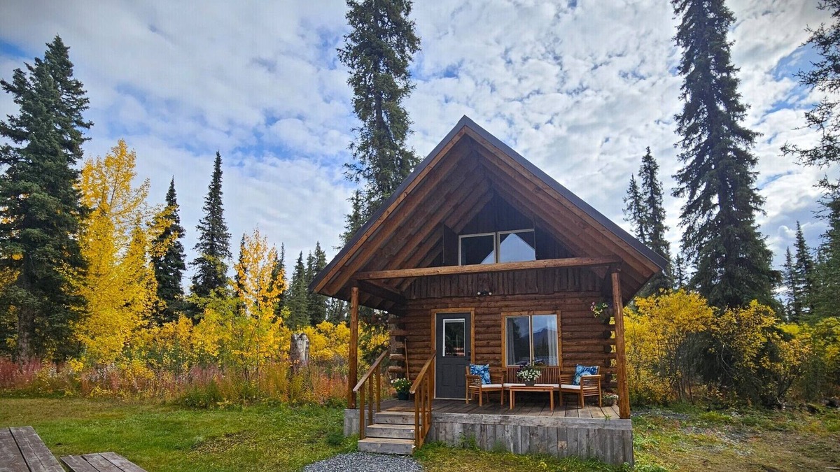 Slana Cabin | National Park Stay: Premium comfort in Alaska's wilds. Hiking, lakes, tranquility. Pets OK!