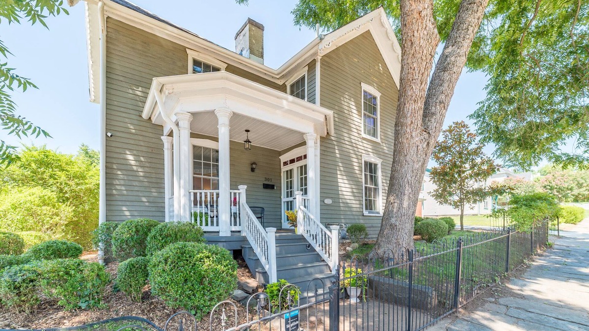 Lynchburg House | National Parks themed Historic Getaway near Downtown Lynchburg