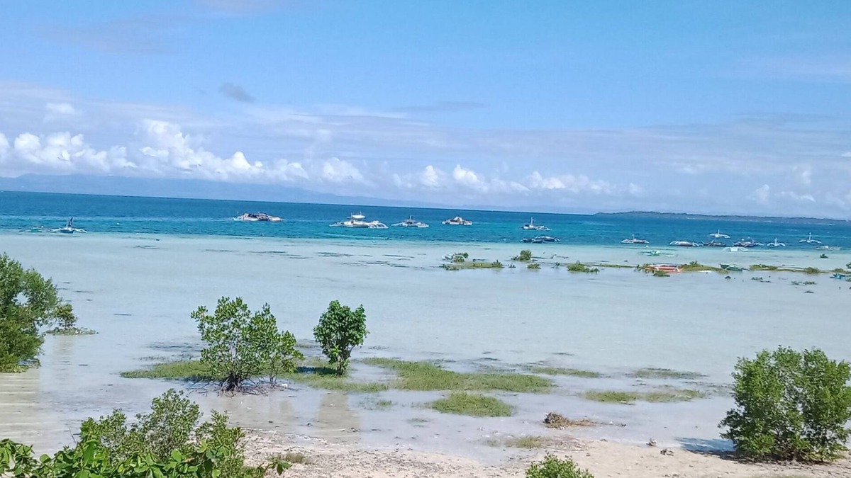 Bulan House | Native but modern, detached Bohol villa with 30 mile sea and island views!