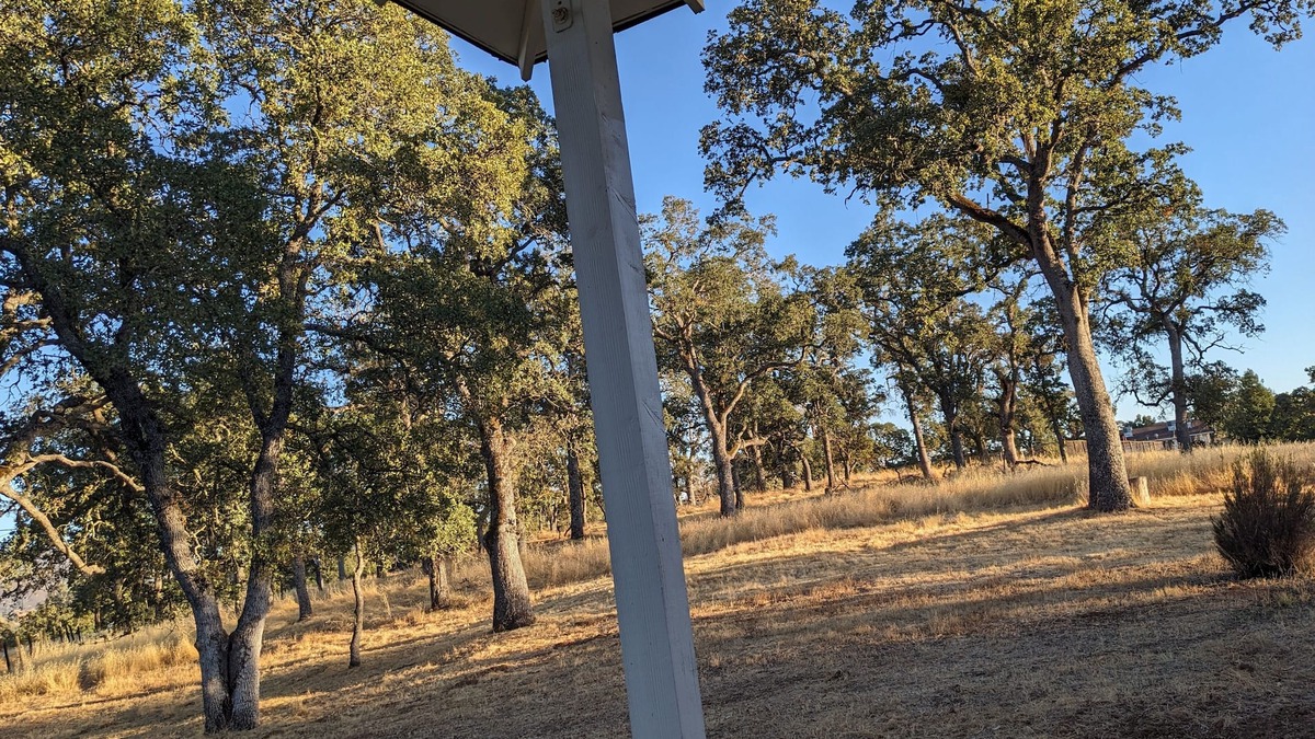 Valley Springs House | Natural clay tennis court 80 acres near Hogan lake.