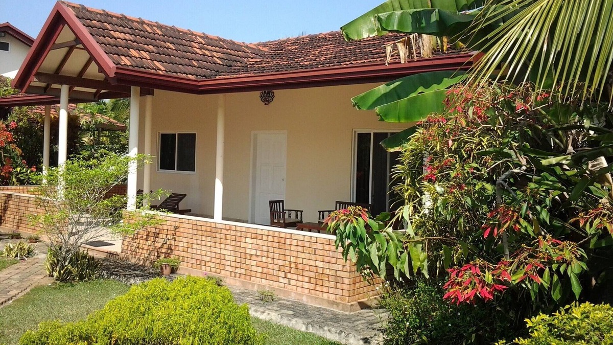Polgasowita House | Natural Park surrounded by nature between the rice fields and tropical plants