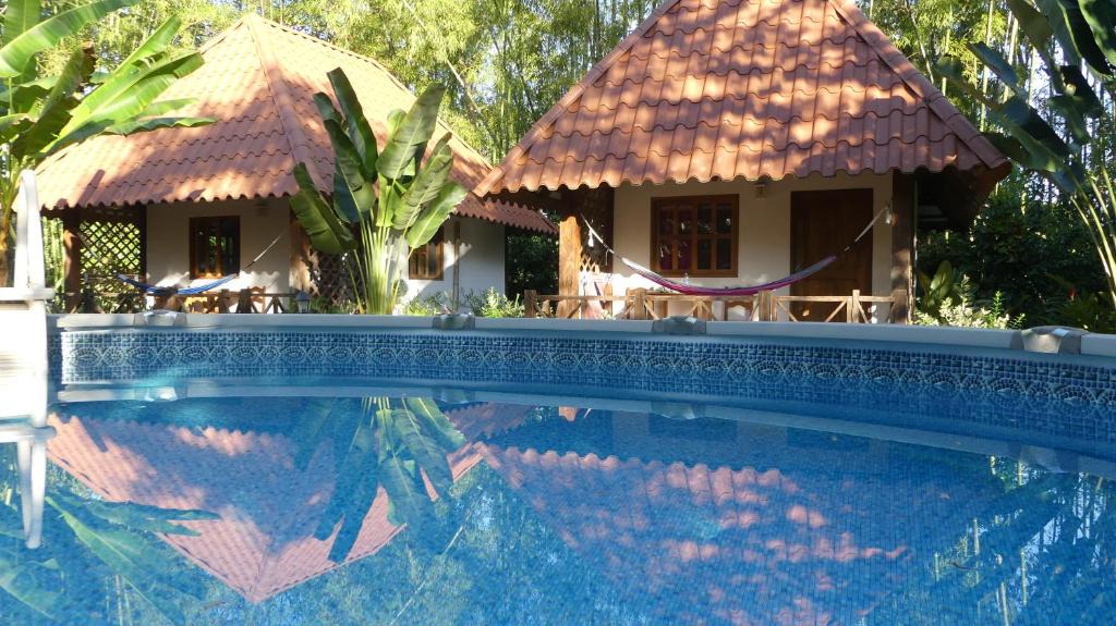 Las Lajas Bed & Breakfast | Naturalmente Boutique Bungalows y Cocina Mediterránea