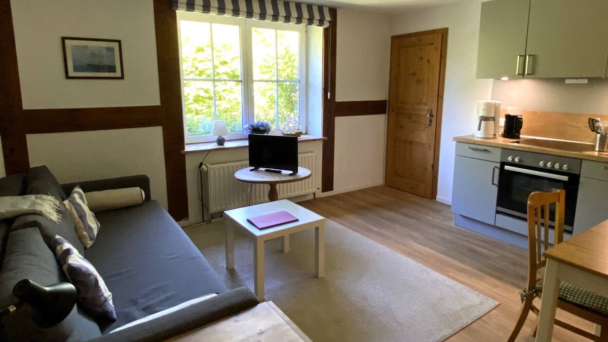 Malzow Apartment | Nature and tranquillity - in a historic thatched farmhouse with a large garden