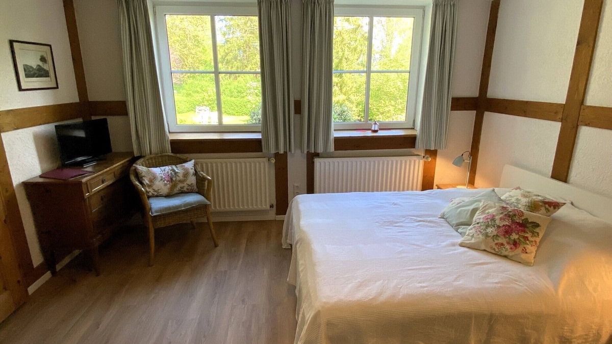 Malzow Apartment | Nature and tranquillity - in a historic thatched farmhouse with a large garden