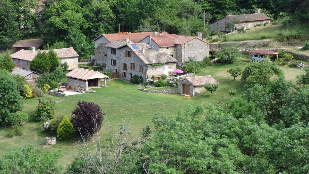 Desaignes House | Nature break and hike in the green Ardèche.