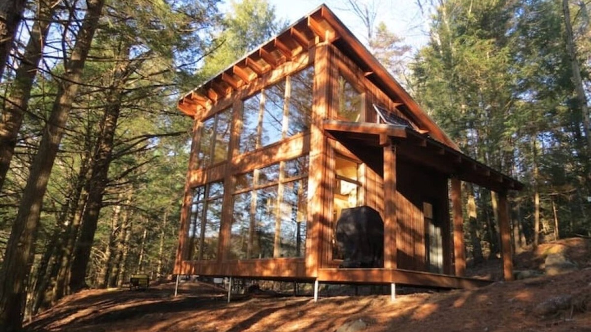 Saint-Etienne-De-Bolto Cabin | Nature eco-lodge with water view: La Mésange