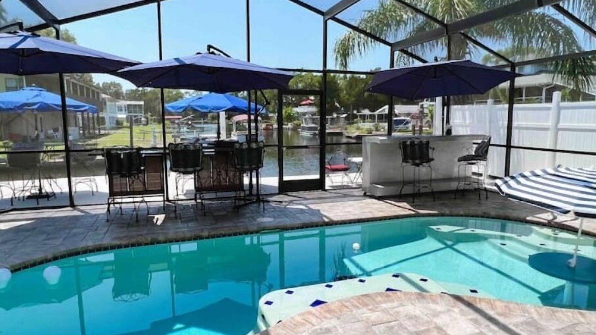 Weeki Wachee Gardens House | Nature Coast Retreats in beautiful Weeki Wachee, Florida