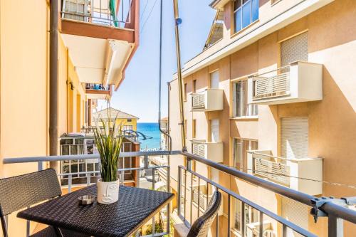 Pietra Ligure Apartment | 'Nature Home' 30MT SEA -CENTRAL STATION -NETFLIX