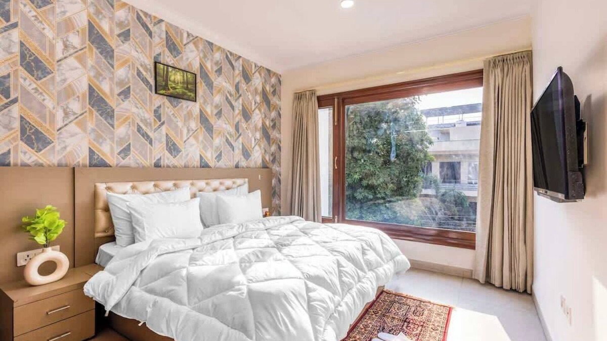 Sector 40 Apartment | Nature-inspired luxury 1 BHK