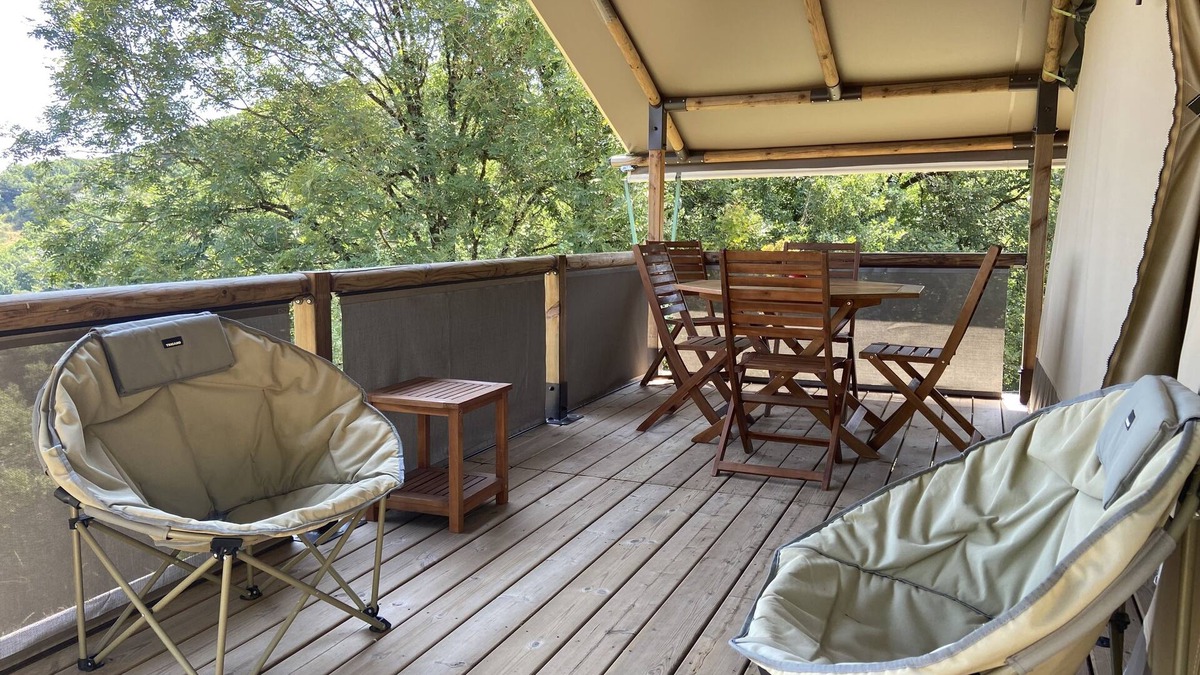 Bessuejouls Cottage | NATURE LODGE TENT WITH STUNNING VIEW