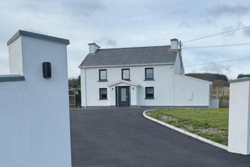 Ballyvourney House | Nature Lovers Family Home - 3 Bed 2 Bath