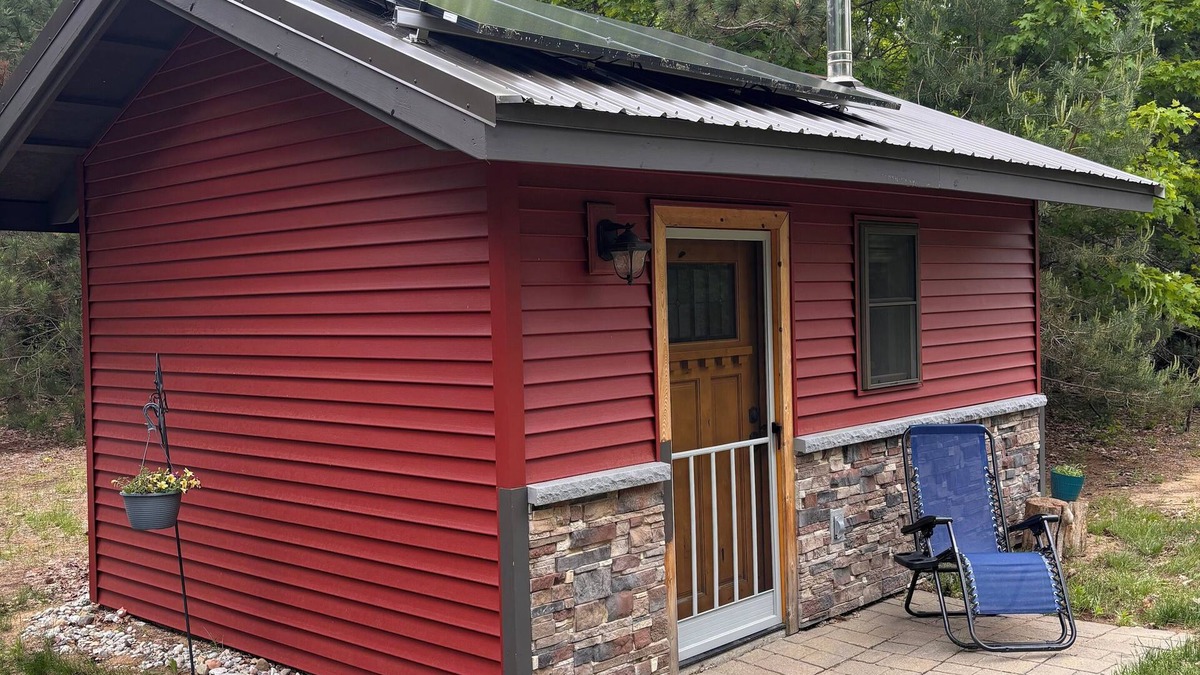 South Boardman Cottage | Nature Lover’s Paradise. Tiny 1 room cottage on Bunnifer Farms. Pet friendly