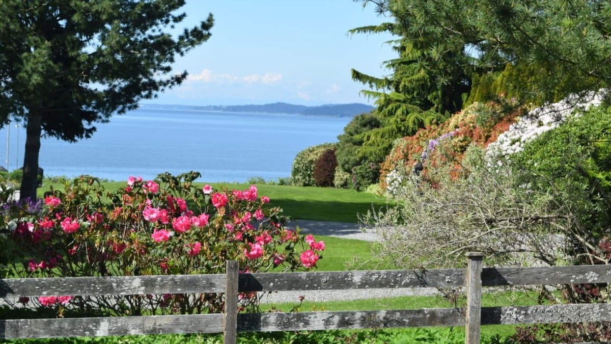 Bow House | Nature Lover’s Paradise with Samish Bay Views & Private Gardens. Sept openings!
