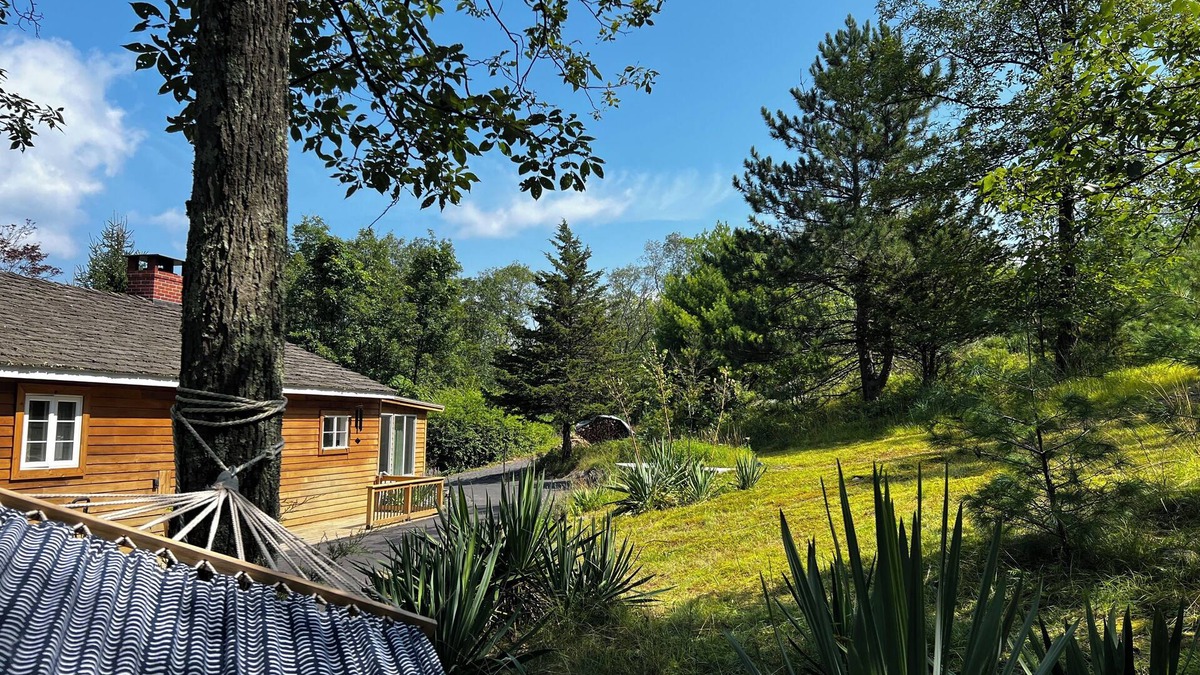 West Hurley House | Nature Mountain Retreat with Outdoor Hot Tub and Sauna Spa Experience
