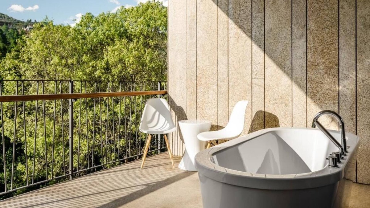 Balocas House | Nature Retreat with this Amazing Apt. | Balcony with Hot tub | 3 Swimming Pools