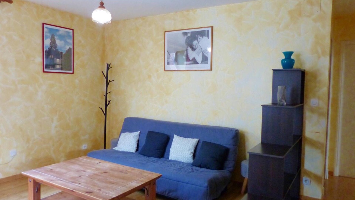 Saint-Palais Apartment | Nature Retreat with Hiking Trails, Near Montluçon - Cozy 2BR Apt, Parking, Pet-Friendly