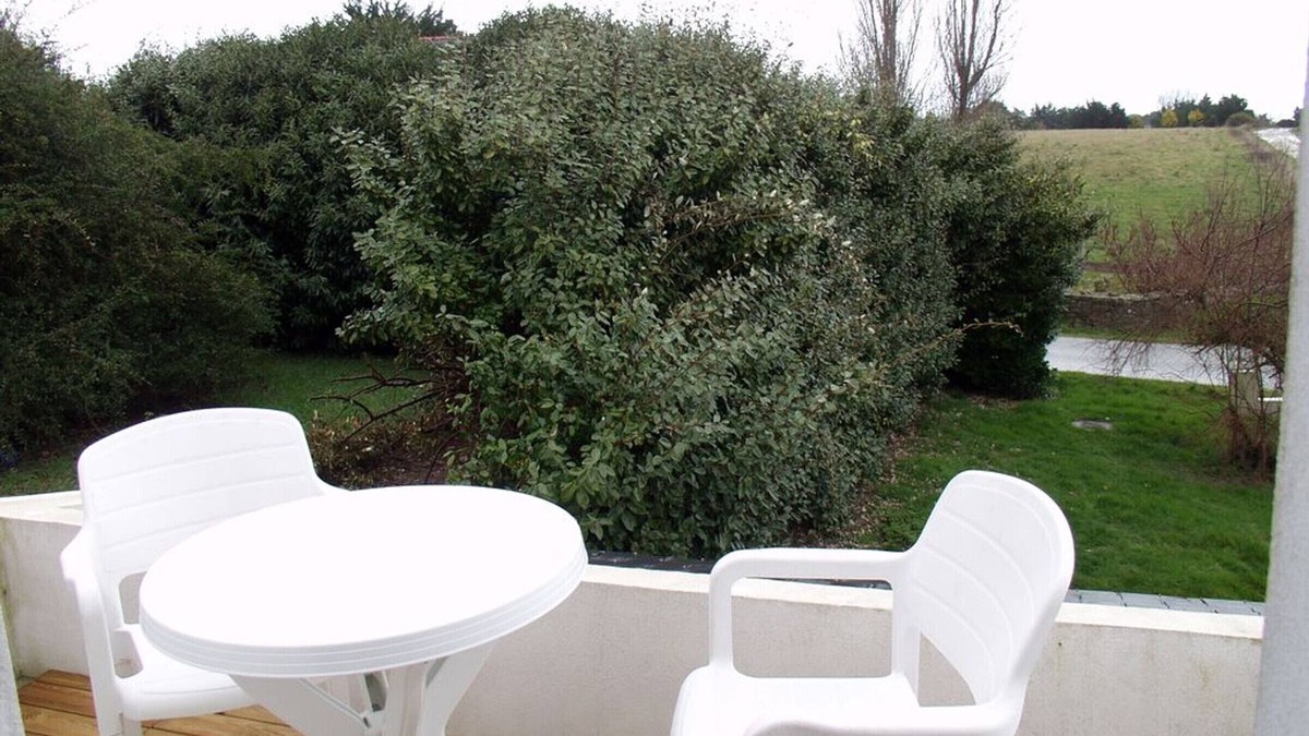 Le Palais Apartment | Nature Retreat: Cozy 2-Room Apt near Beach with Garden, Terrace, and Full Amenities