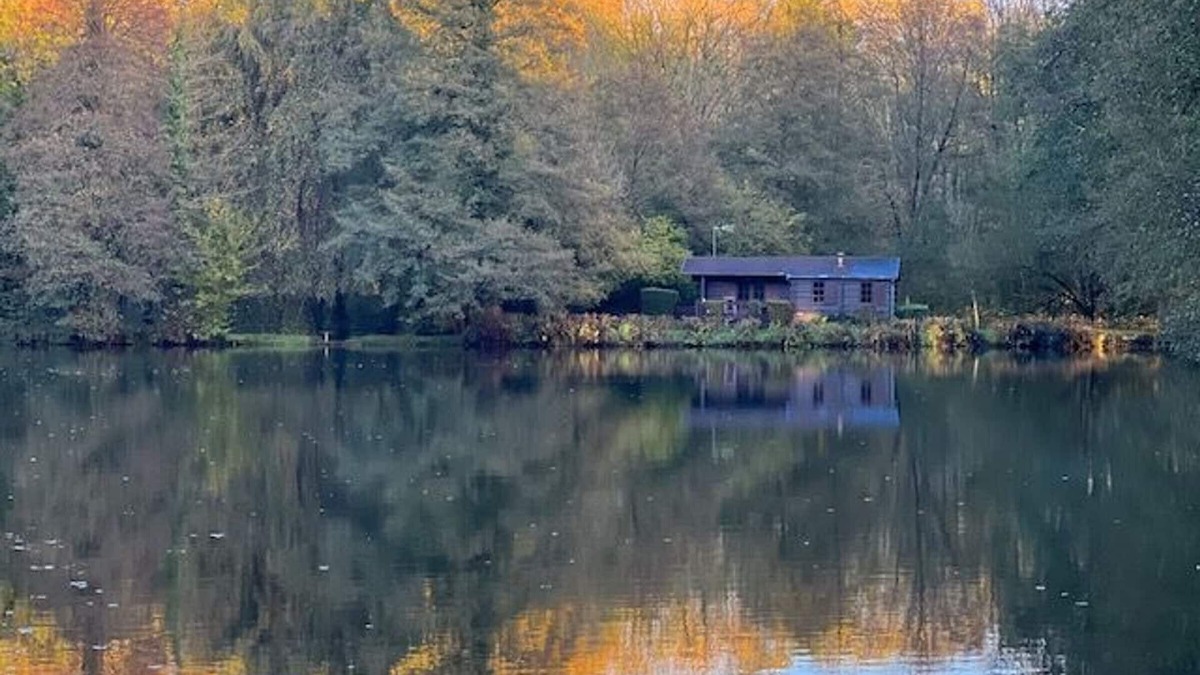 Dehault Ski Chalet | Nature Retreat: Lakeside Chalet with Fishing and Scenic Views