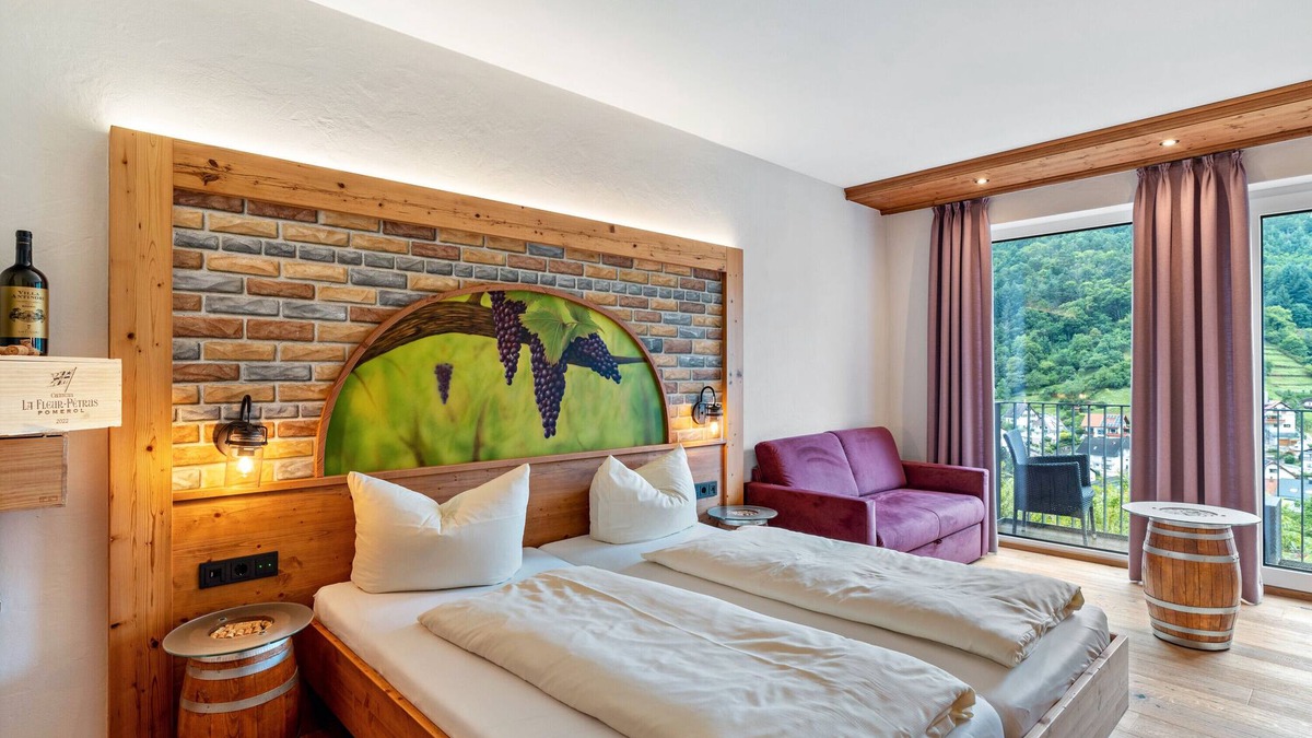 Buehlertal Apartment | Nature Room 'Weinliebe' with Balcony, Wi-Fi and Air Conditioning