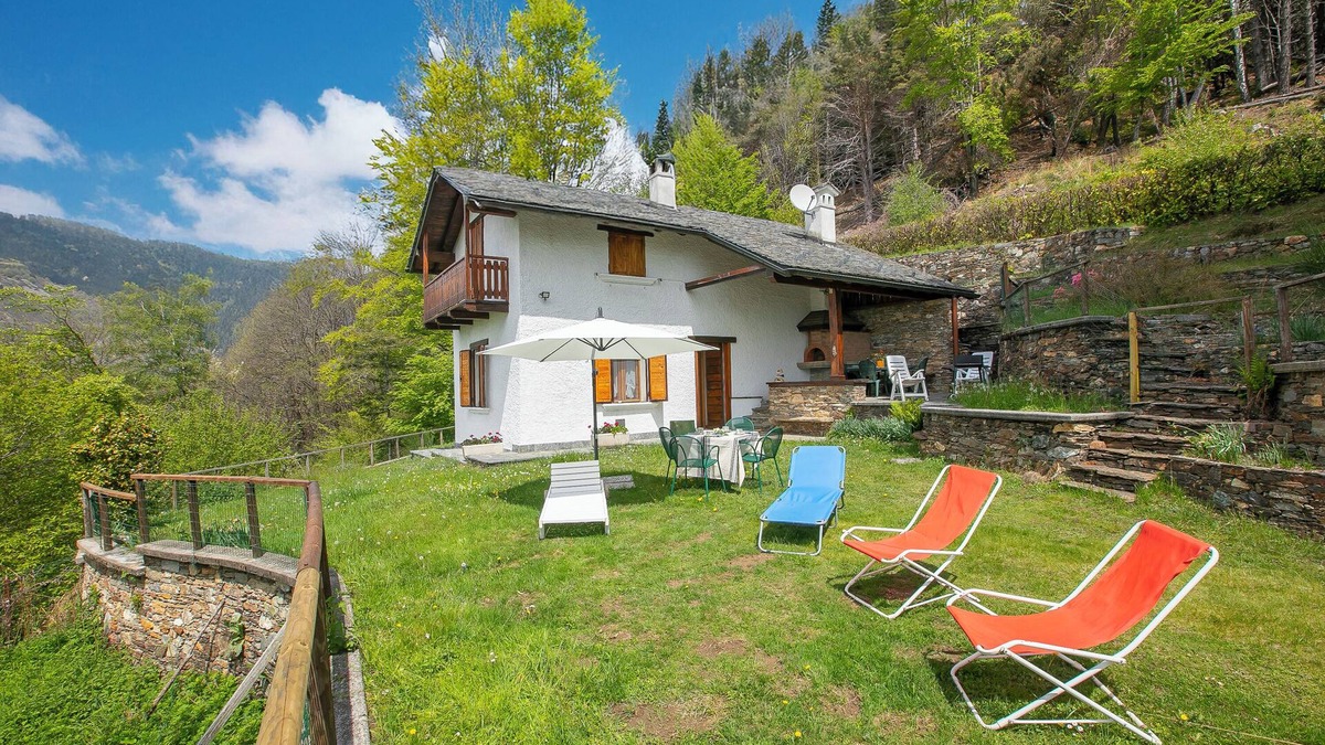Caprezzo House | Nature’s embrace chalet, Caprezzo, Italy