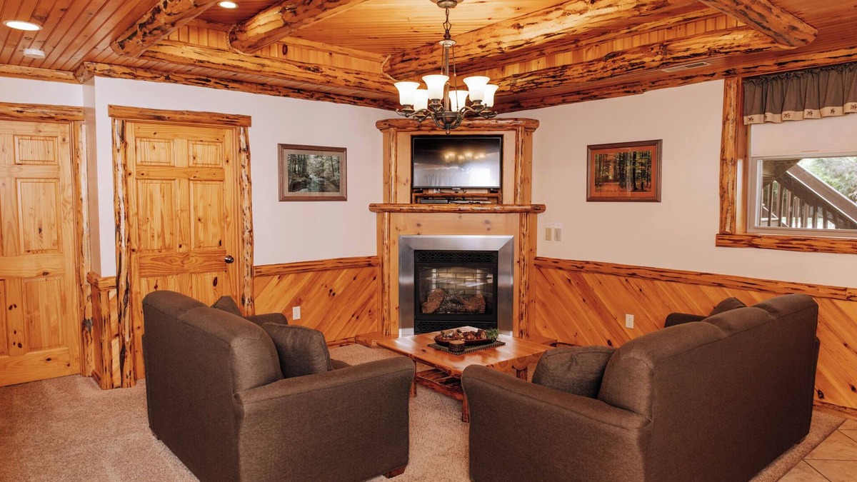 Dundee Cabin | Nature's Pathways Suite: Luxury Suite in Amish Country, Ohio.