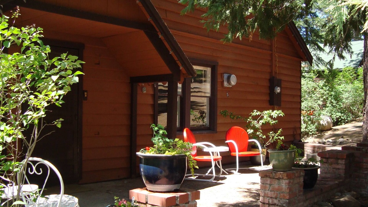 Blairsden-Graeagle Cabin | Nature Sabbatical ~ Peaceful Cabin on 40 Acres along Feather River