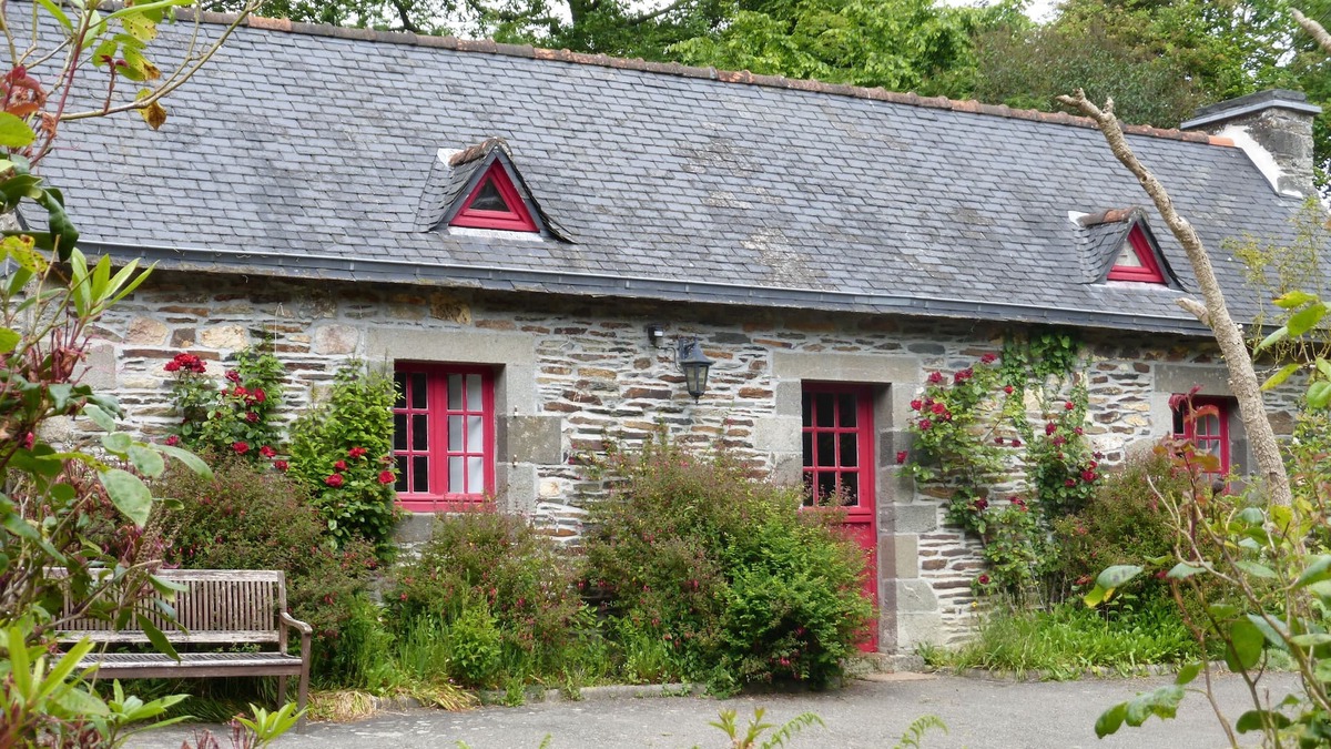 Saint-Urbaine Cottage | Nature travel in the outbuilding of a water mill