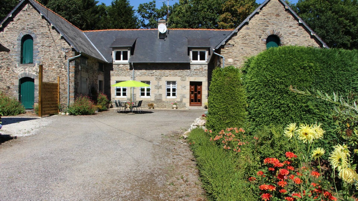 Mur-de-Bretagne Cottage | Nature vacations in green surroundings