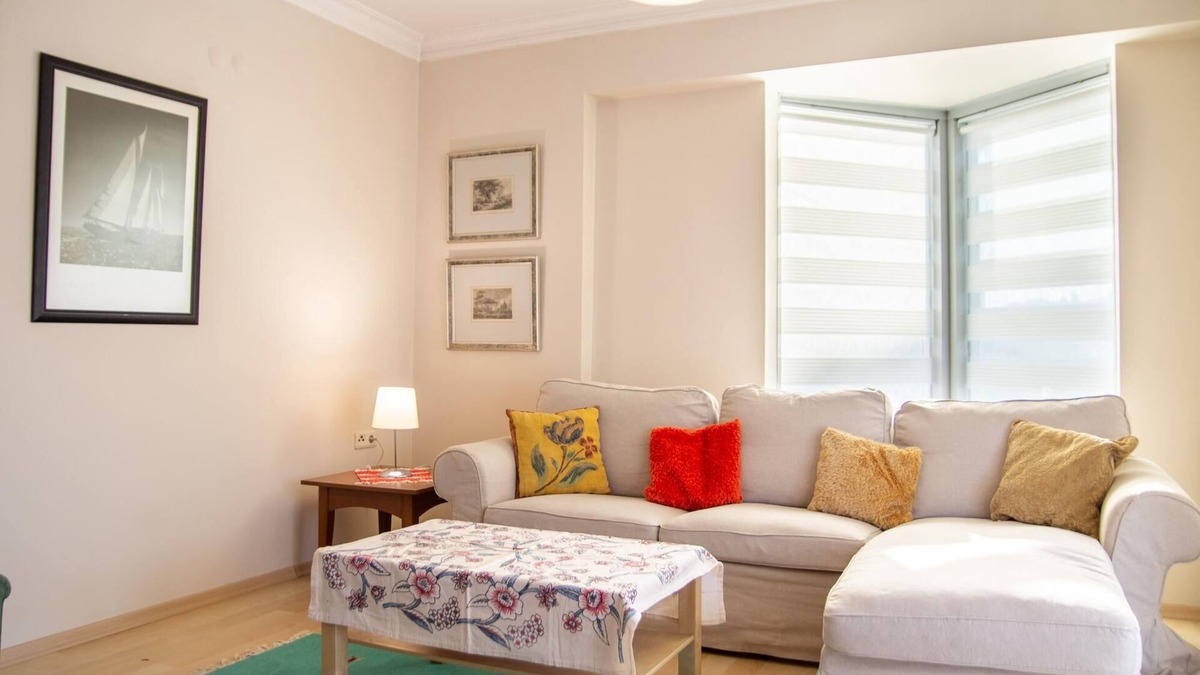 Bayraklı Apartment | Nature View Flat w Balcony 9 min to Bayrakli Coast